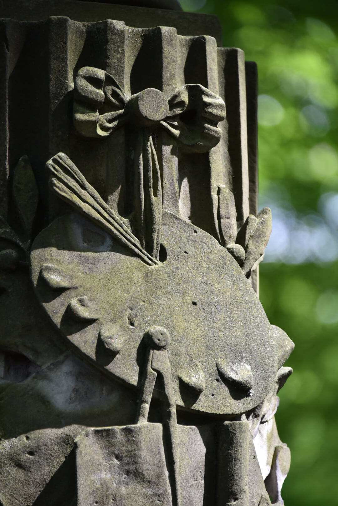 Przez Monachium i Paryż – na karty historii sztuki. Polscy malarze XIX i XX wieku spoczywający na Powązkach.